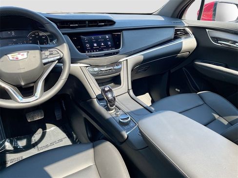 New 2025 Cadillac XT6 Luxury image 24