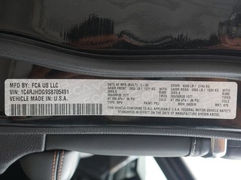 Used 2025 Jeep Grand Cherokee Overland w/ Luxury Tech Group IV AWD/4WD image 31