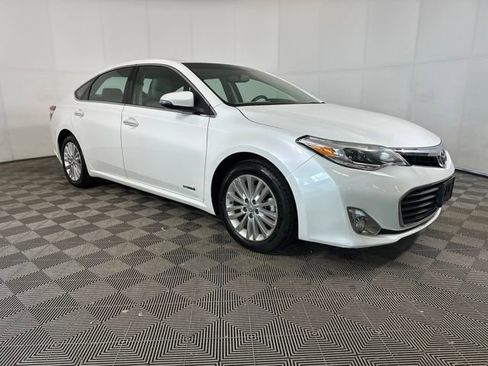 Used 2015 Toyota Avalon XLE Premium image 2