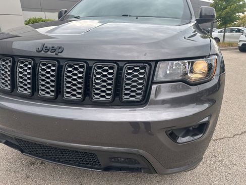 Used 2020 Jeep Grand Cherokee Altitude image 3