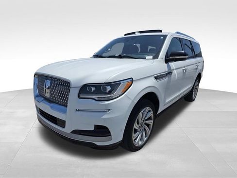 Certified 2022 Lincoln Navigator Reserve RWD image 5
