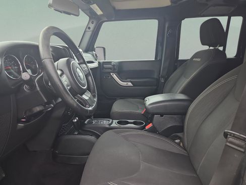Used 2017 Jeep Wrangler Unlimited Sahara image 17