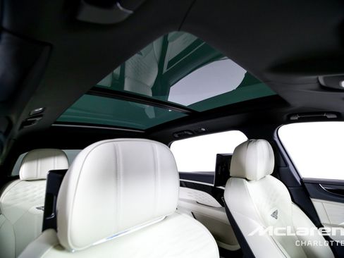 Used 2023 Bentley Bentayga Extended Wheelbase AWD/4WD image 35