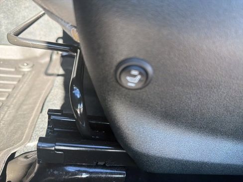 Used 2023 Subaru Forester Base image 22