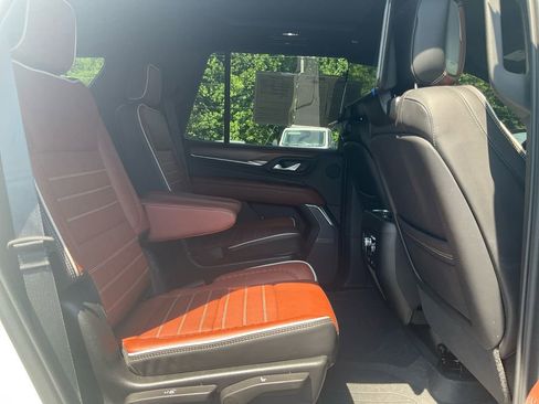 Used 2024 GMC Yukon Denali Ultimate AWD/4WD image 13