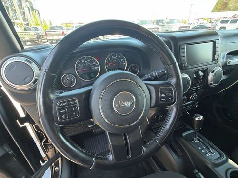 Used 2017 Jeep Wrangler Unlimited Sahara w/ Connectivity Group AWD/4WD image 14