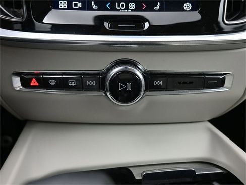 Used 2024 Volvo S60 B5 Ultimate image 11