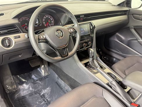Used 2022 Volkswagen Passat 2.0T SE FWD image 4