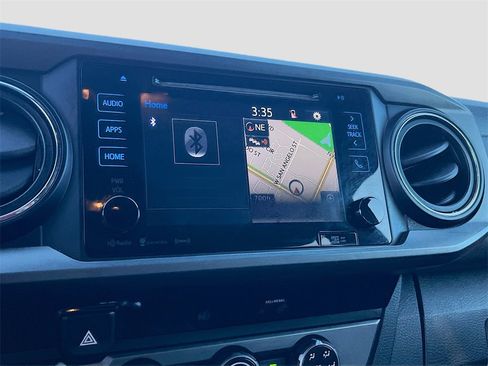 Used 2018 Toyota Tacoma TRD Sport image 15