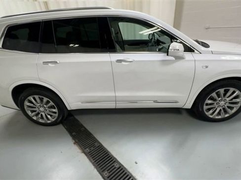 Certified 2023 Cadillac XT6 Premium Luxury image 9