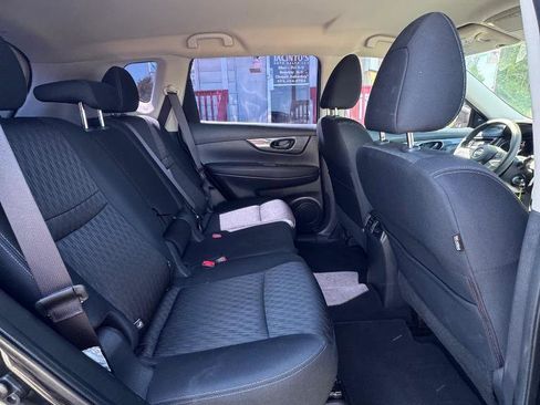 Used 2020 Nissan Rogue S FWD image 19