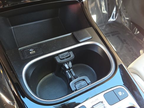 Used 2025 Mercedes-Benz CLA 250 image 12