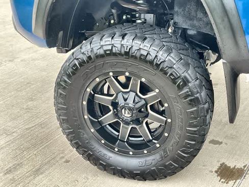 Used 2018 Toyota Tacoma TRD Off-Road RWD image 9