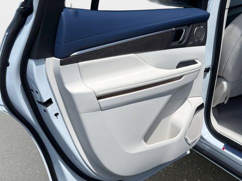 New 2026 Buick Enclave Avenir w/ Super Cruise Package FWD image 11