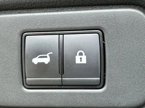 Used 2025 Nissan Pathfinder SV AWD/4WD image 15