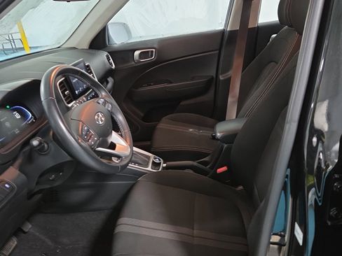 Used 2024 Hyundai Venue SEL image 10