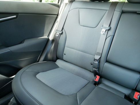 Certified 2024 Kia Niro Wind w/ Wind Preserve Package FWD image 12