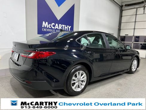 Used 2025 Toyota Camry LE image 5