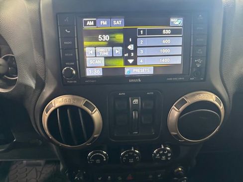 Used 2016 Jeep Wrangler Unlimited Sahara image 5