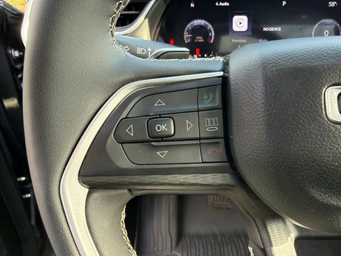 Used 2024 Jeep Grand Cherokee L Laredo image 11