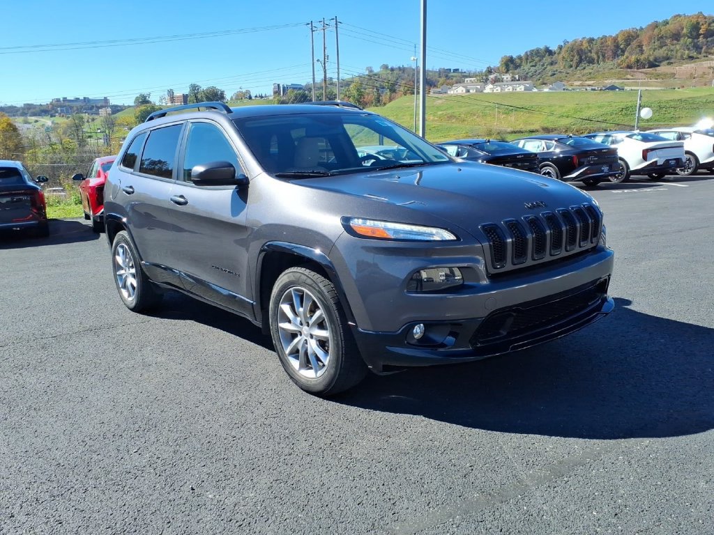 Used 2018 Jeep Cherokee Latitude AWD/4WD image 5