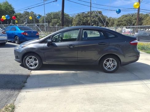 Used 2017 Ford Fiesta SE FWD image 4