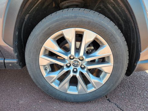Used 2019 Toyota RAV4 XLE Premium w/ Cold Weather Package AWD/4WD image 7