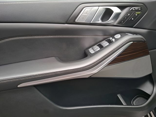 Used 2019 BMW X7 xDrive40i w/ Premium Package AWD/4WD image 9
