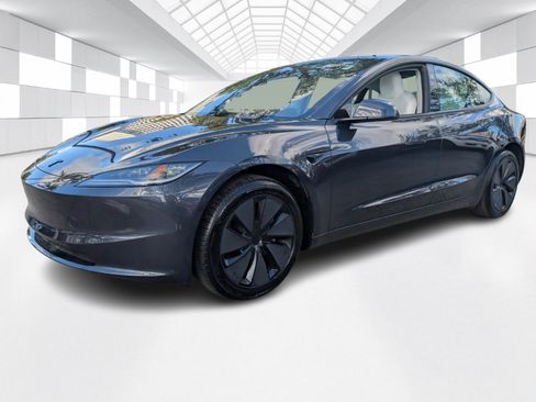Used 2025 Tesla Model 3 image 3