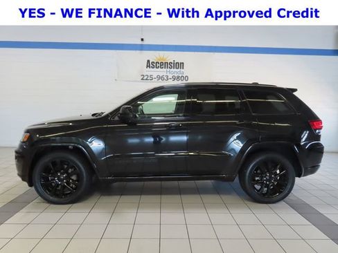 Used 2021 Jeep Grand Cherokee Laredo X RWD image 3