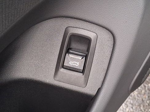 Used 2025 BMW i5 xDrive40 w/ Premium Package image 24