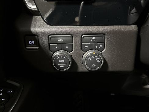 Used 2023 Chevrolet Silverado 1500 LT AWD/4WD image 19