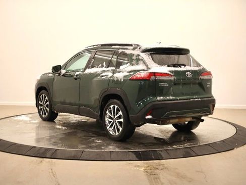 Used 2022 Toyota Corolla Cross XLE w/ Convenience Package image 5