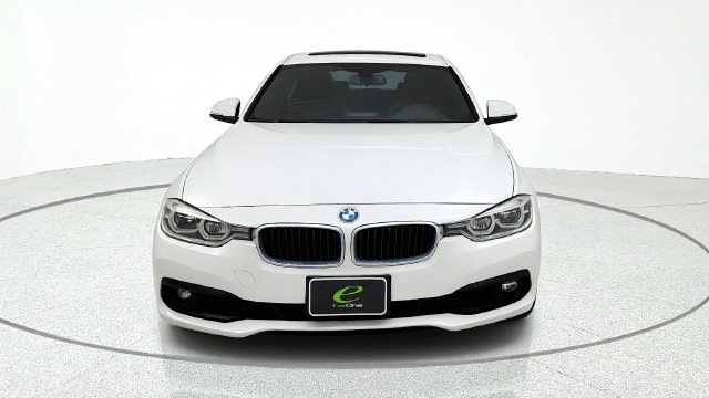 Used 2018 BMW 320i xDrive Sedan AWD/4WD image 2