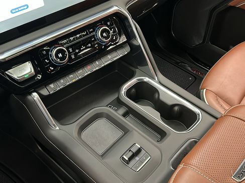 Used 2025 GMC Sierra 3500 Denali Ultimate image 32