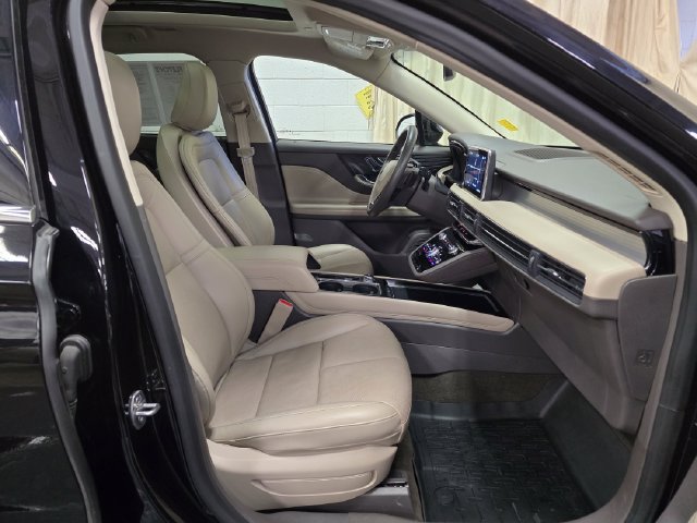 Used 2021 Lincoln Corsair AWD w/ Premium Package image 38