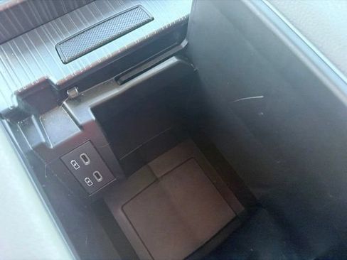 Used 2025 Toyota Sienna XLE FWD image 38