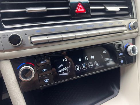 Used 2025 Genesis G70 2.5T image 66