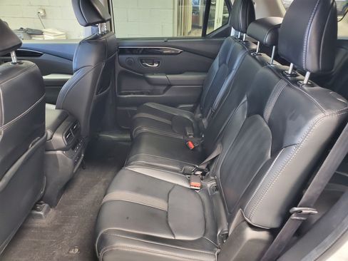 Certified 2024 Honda Pilot Touring image 12