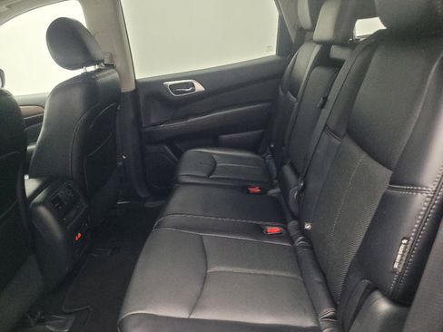 Used 2019 Nissan Pathfinder Platinum FWD image 18