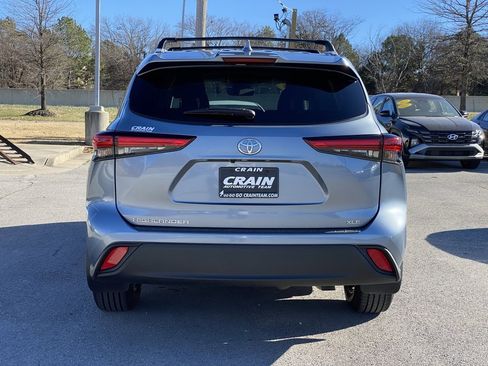 Used 2023 Toyota Highlander XLE image 6