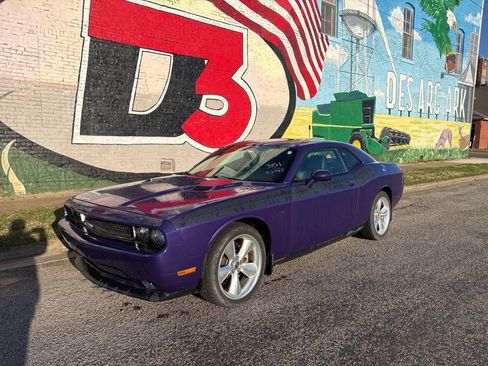 Used 2014 Dodge Challenger R/T image 2