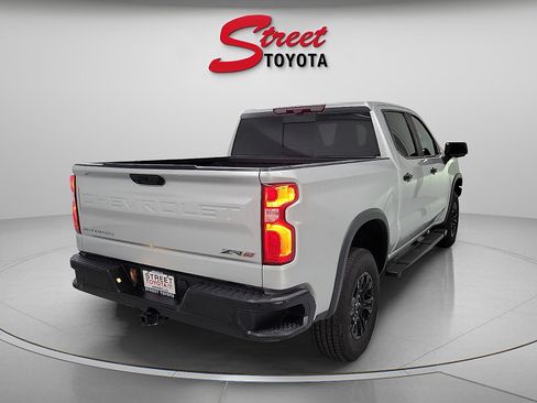 Used 2022 Chevrolet Silverado 1500 ZR2 w/ Technology Package AWD/4WD image 4