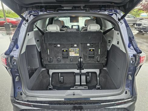 Used 2022 Toyota Sienna XSE FWD image 19