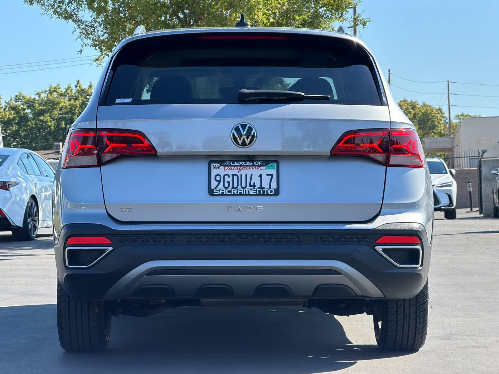 Used 2023 Volkswagen Taos SE w/ Panoramic Sunroof Package FWD image 8