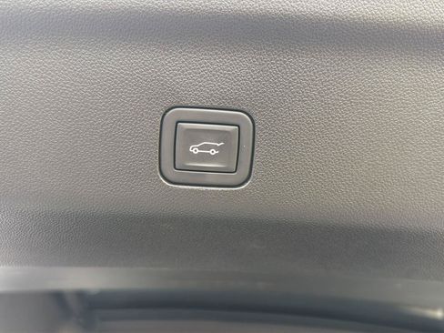 Used 2021 Cadillac Escalade Premium Luxury Platinum RWD image 39