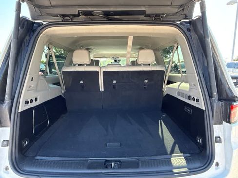 Used 2024 Jeep Wagoneer L Series II w/ Flexible Seating Group RWD image 15