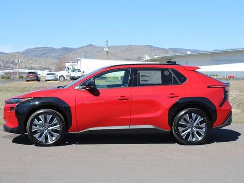 New 2026 Subaru Solterra AWD/4WD image 3