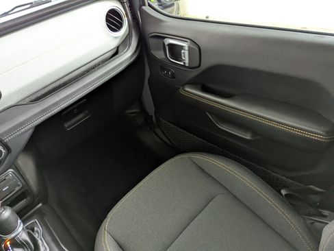 Used 2025 Jeep Wrangler Unlimited Sahara AWD/4WD image 11