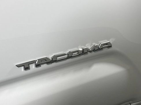 Used 2023 Toyota Tacoma TRD Sport w/ Technology Package AWD/4WD image 18